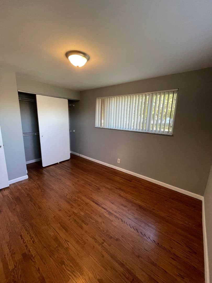 Hazelwood Apartment: 7414 - 7418 Olian Dr