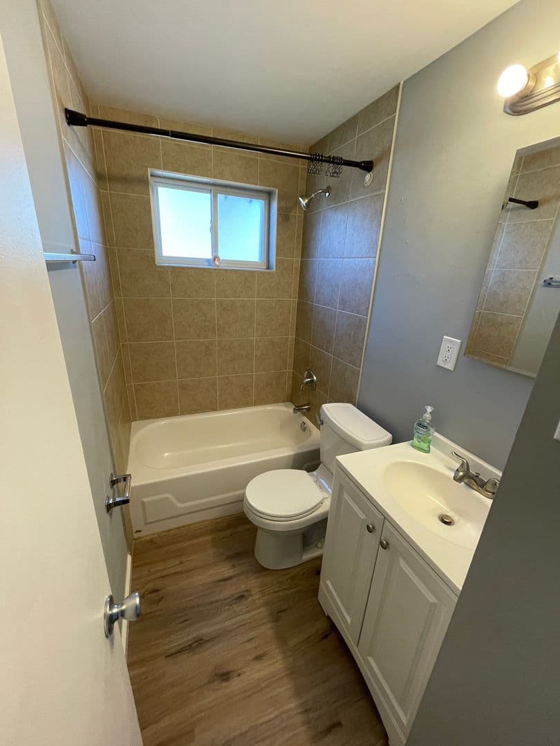 Hazelwood Apartment: 7414 - 7418 Olian Dr