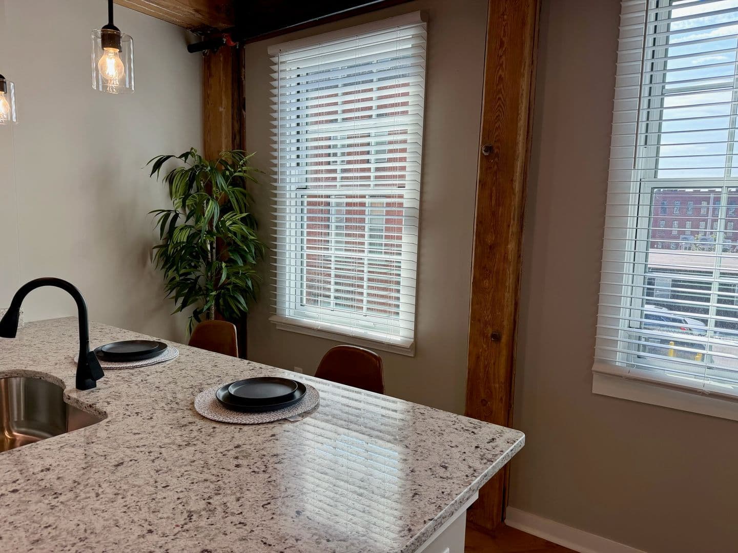 Worcester Apartment: 17 Hermon Street