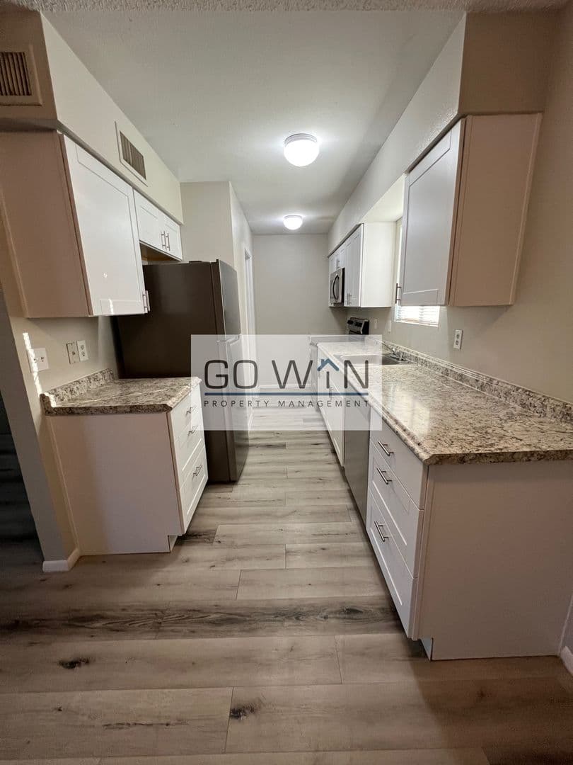 Mesa Apartment: 755 West 1st Avenue