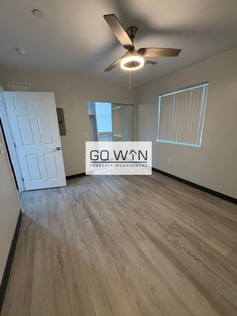 Phoenix Apartment: 23 E Illini St