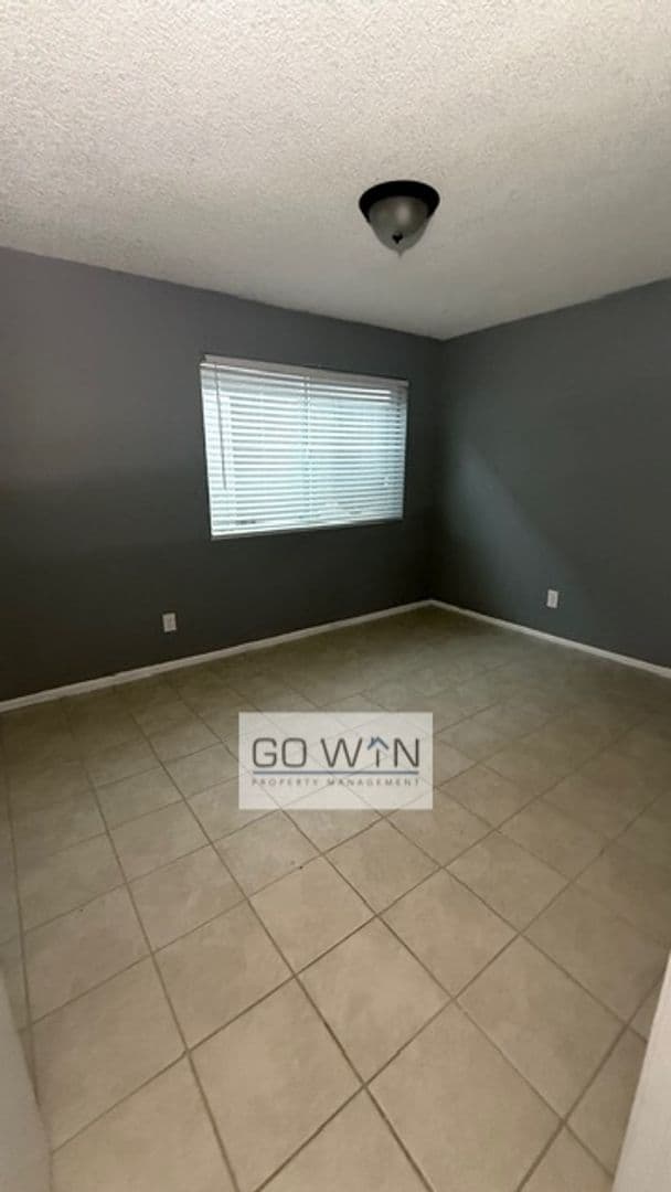 Mesa Apartment: 36 E Ingram St
