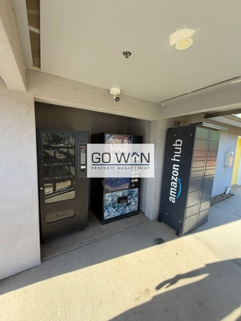 Phoenix Apartment: 23 E Illini St