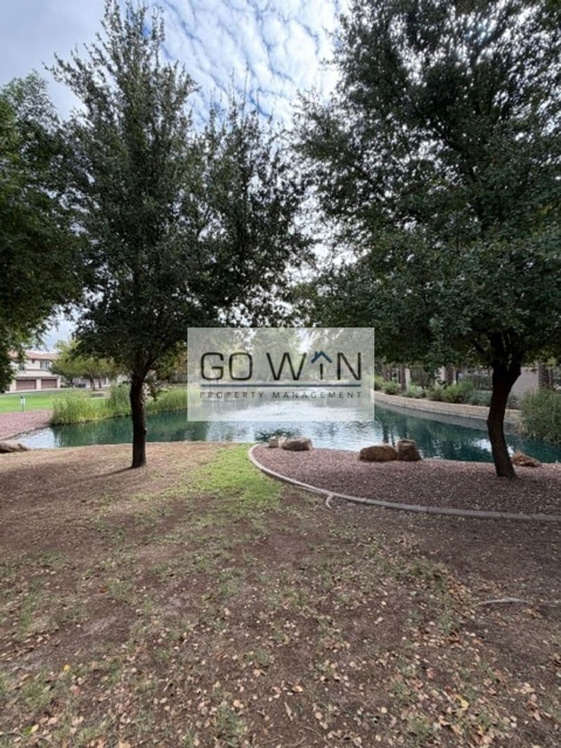 Gilbert Townhome: 2733 S Catherine Dr