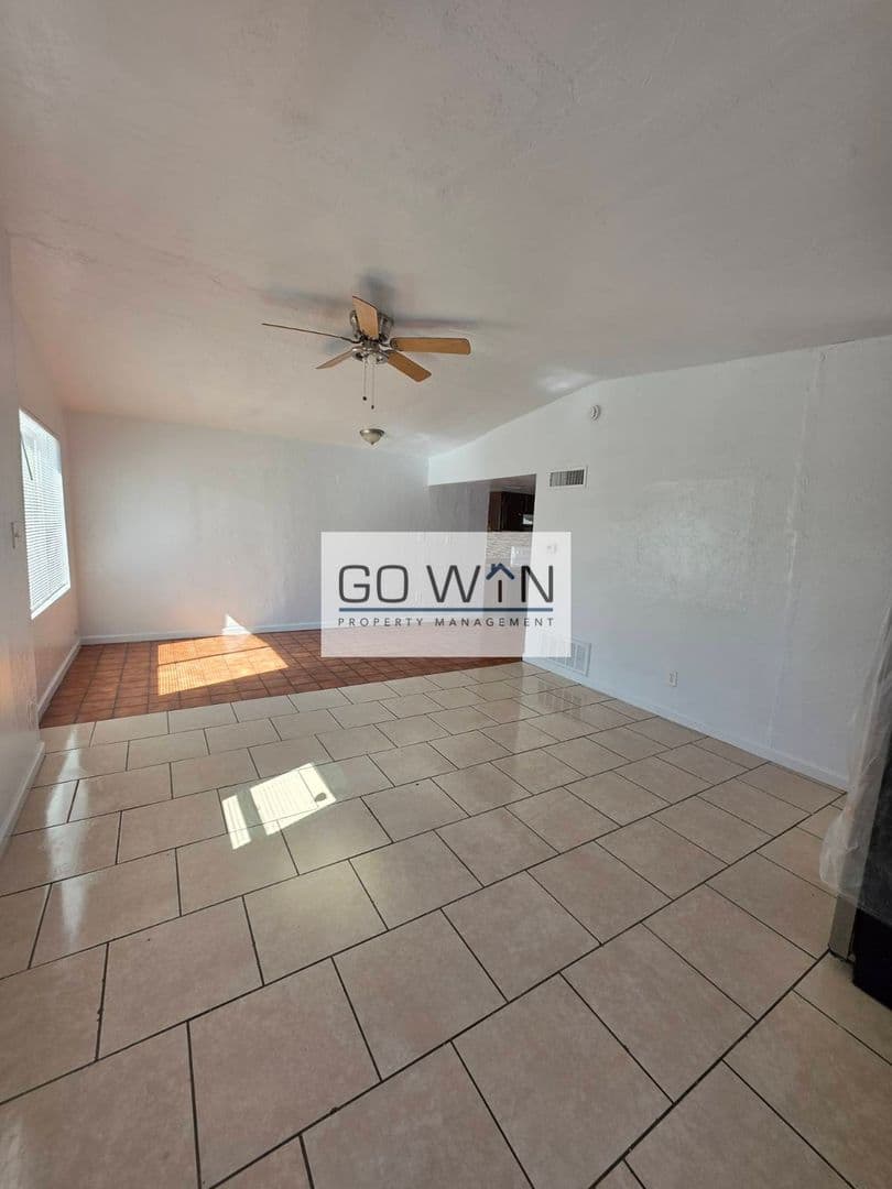 Phoenix Apartment: 2440 E Monroe St