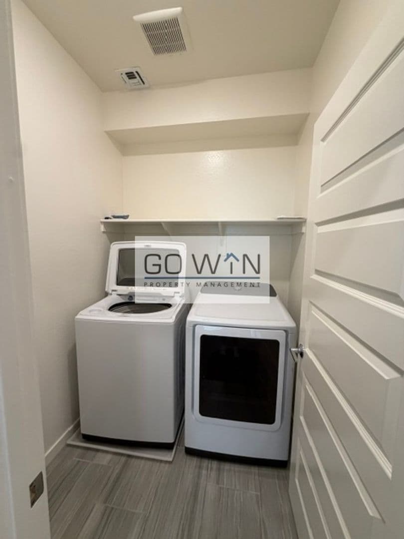 Gilbert Townhome: 2733 S Catherine Dr