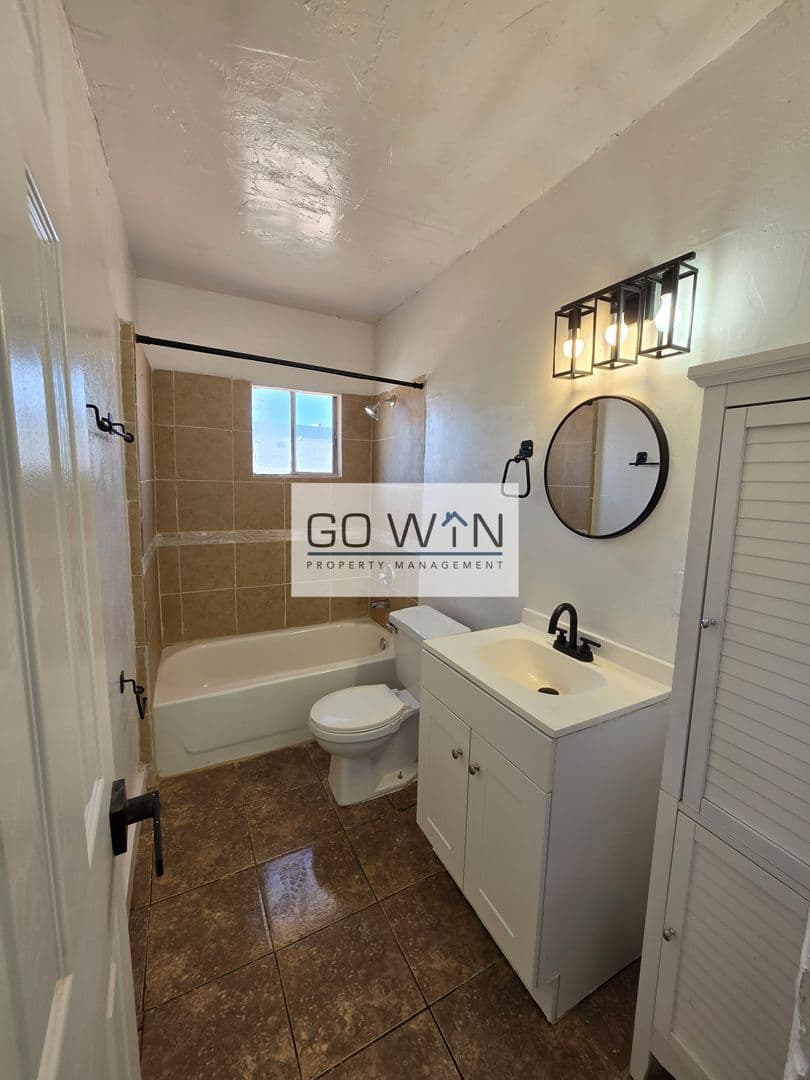 Phoenix Apartment: 1537 W Pierce St.