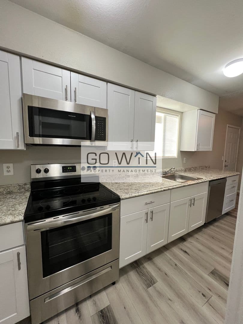 Mesa Apartment: 755 West 1st Avenue