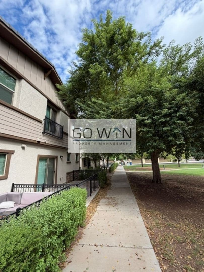 Gilbert Townhome: 2733 S Catherine Dr