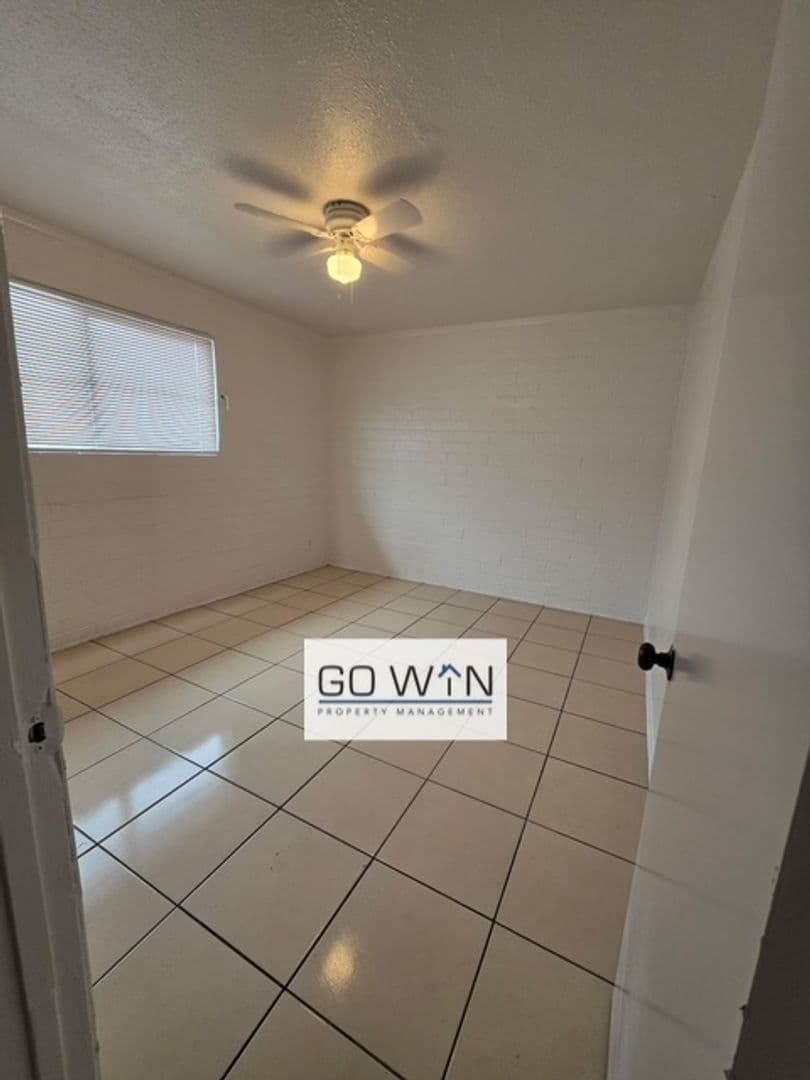 Phoenix Apartment: 9837 N 11th Ave