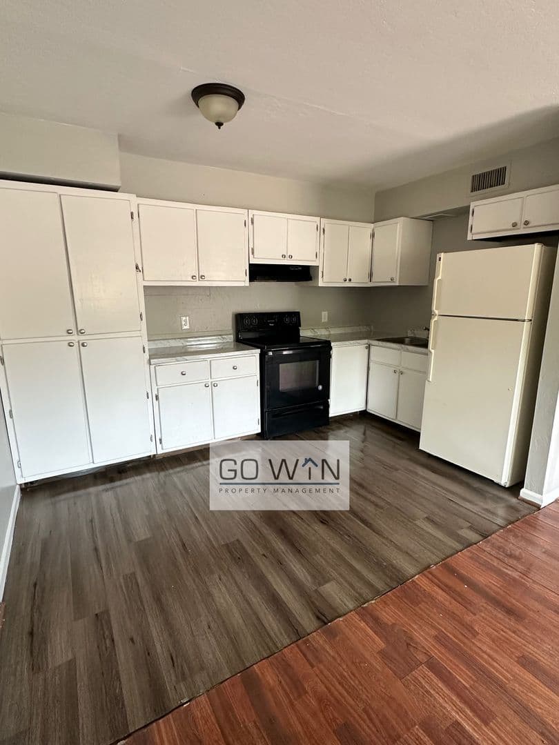 Phoenix Apartment: 9202 North 12th Street