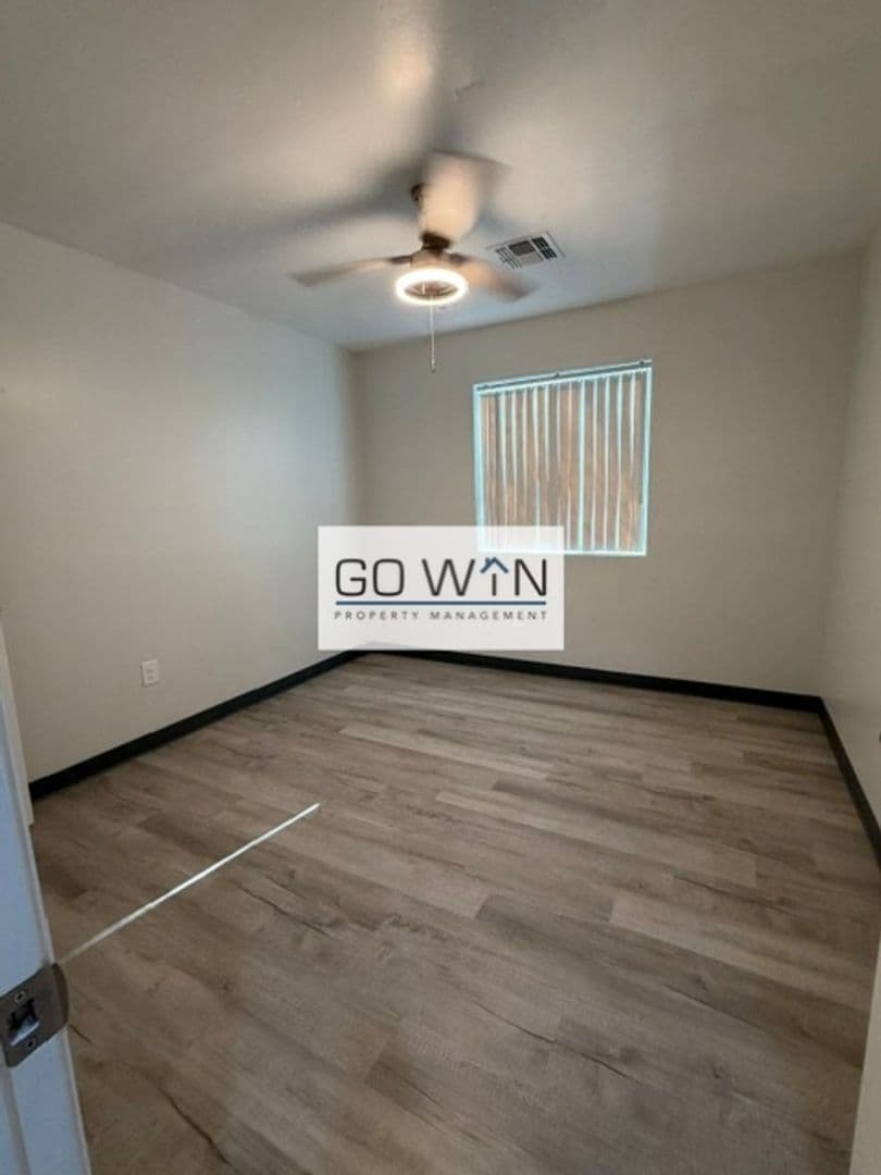 Phoenix Apartment: 23 E Illini St