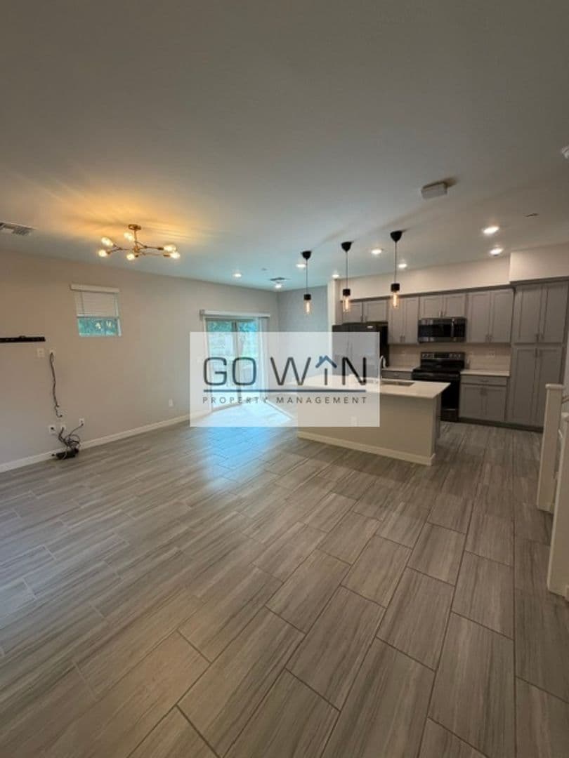 Gilbert Townhome: 2733 S Catherine Dr