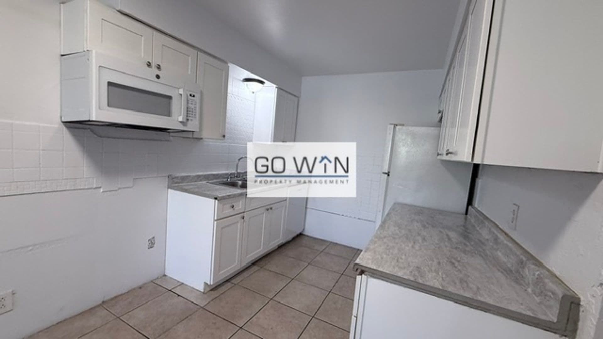 Phoenix Apartment: 2018 W Cactus Rd
