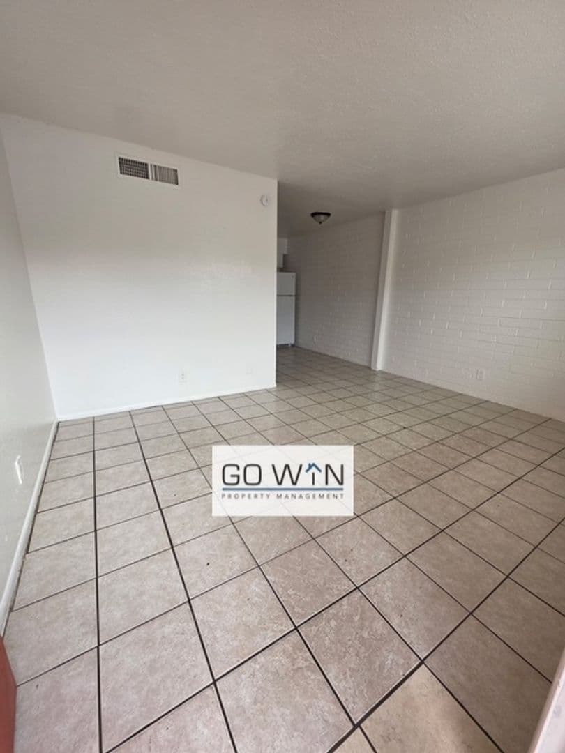 Phoenix Apartment: 9837 N 11th Ave