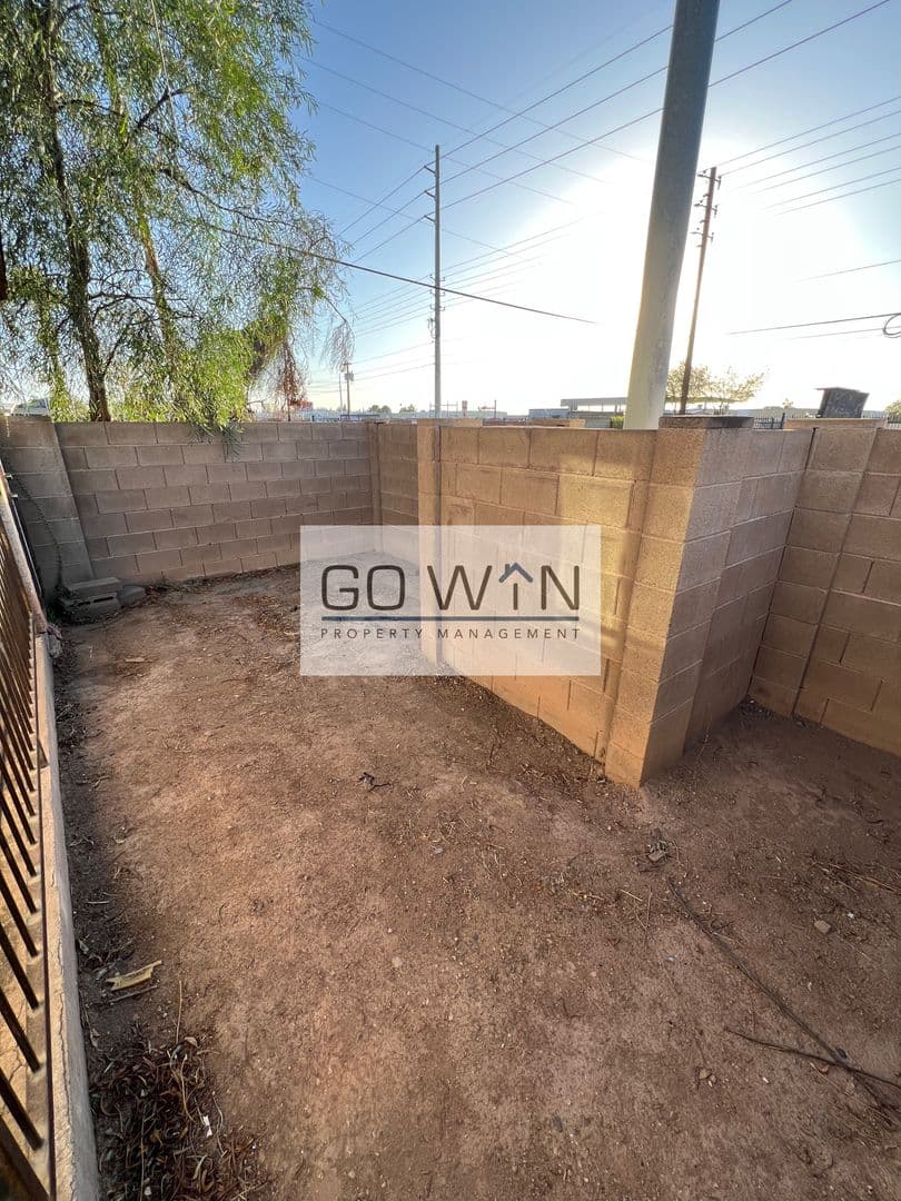 Mesa Apartment: 755 West 1st Avenue