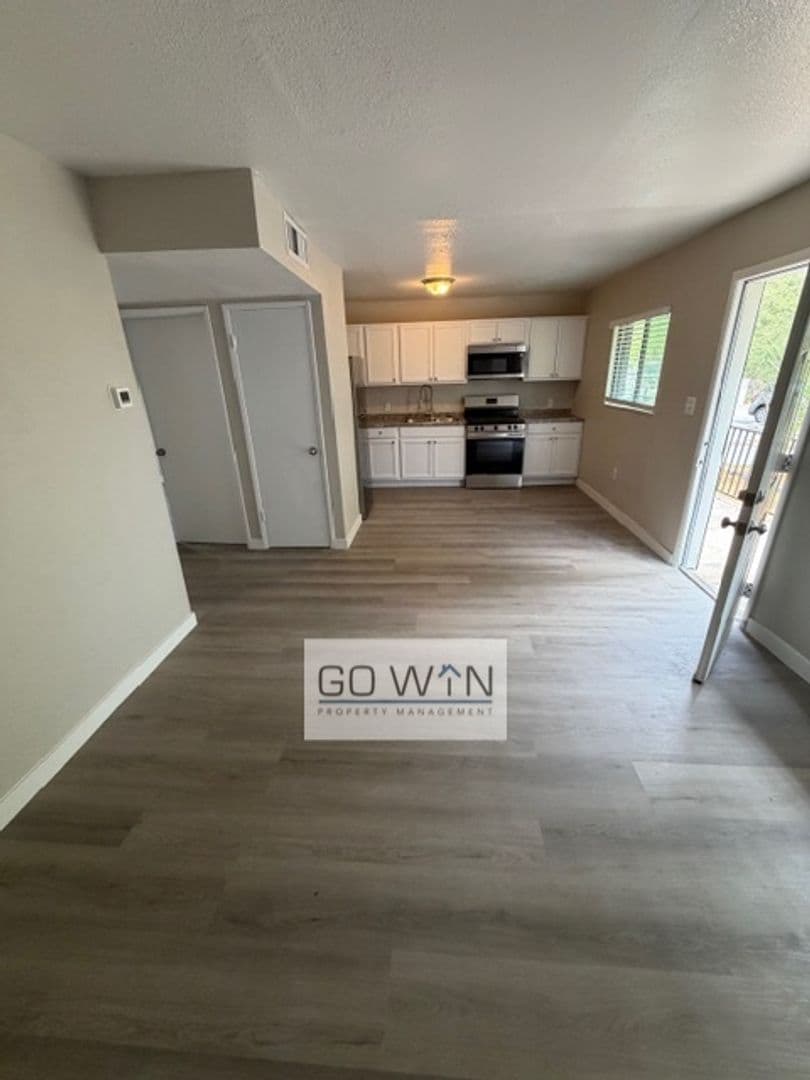Phoenix Apartment: 1537 W Pierce St.