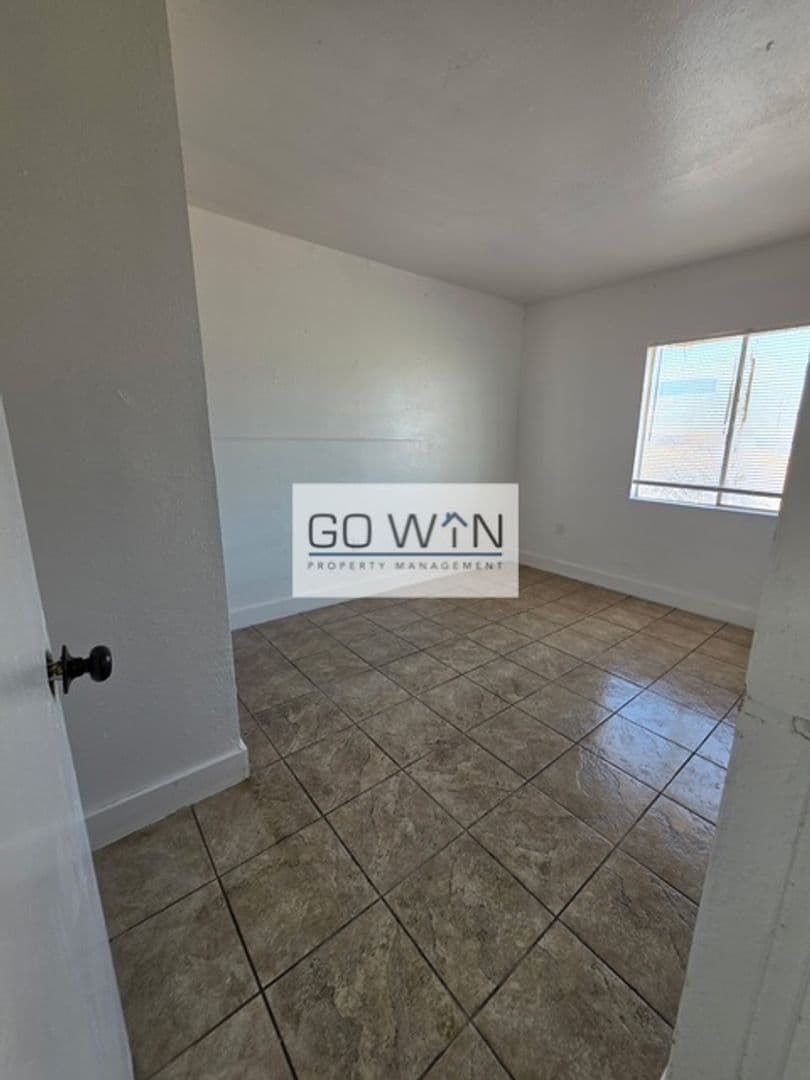 Phoenix Apartment: 1537 W Pierce St.