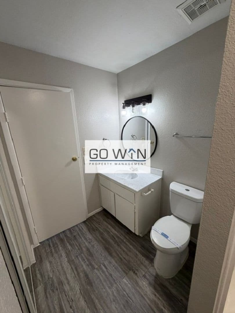 Phoenix Apartment: 8639 N 7th St