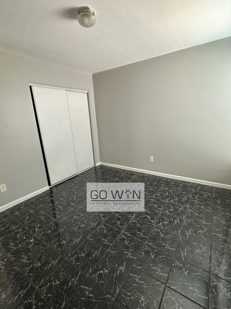 Phoenix Apartment: 9202 North 12th Street