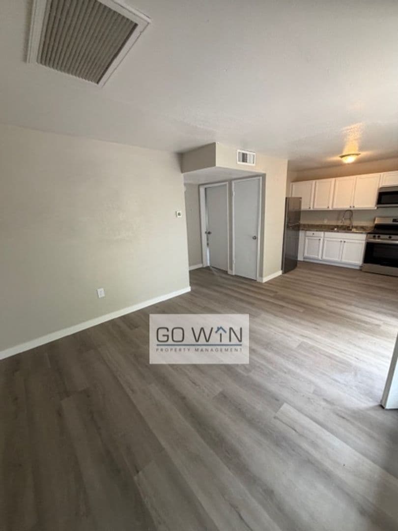 Phoenix Apartment: 1537 W Pierce St.