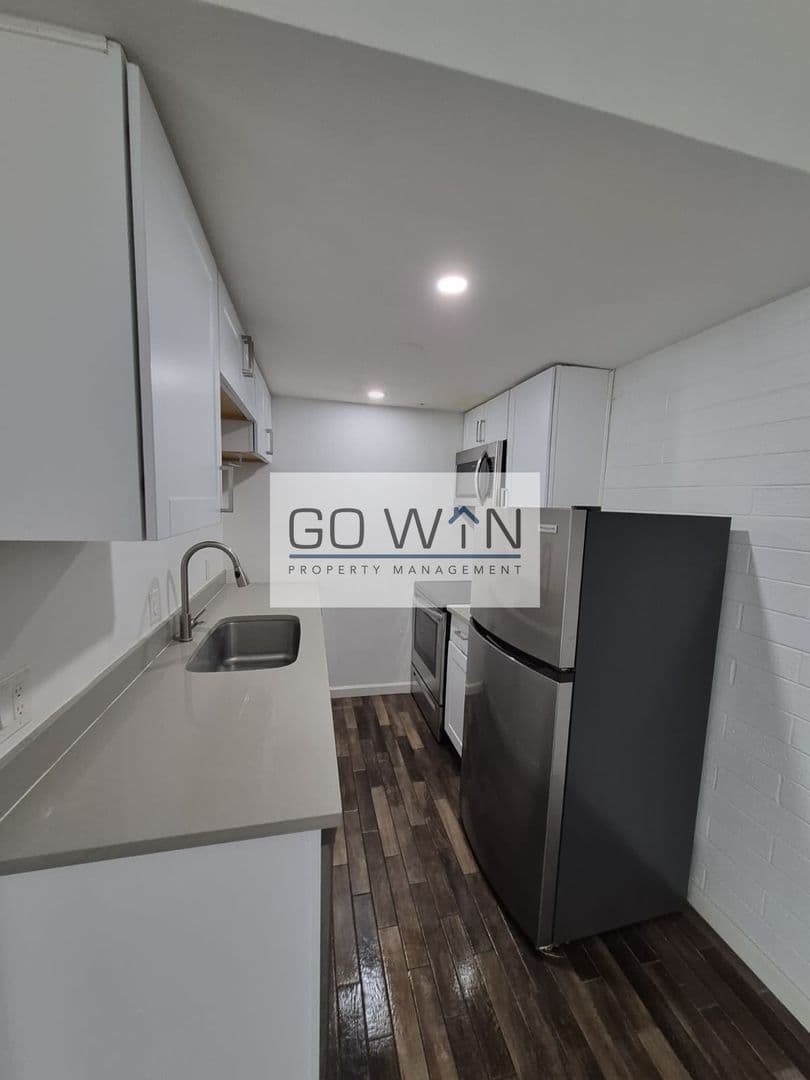 Phoenix Apartment: 44 E Roanoke Ave