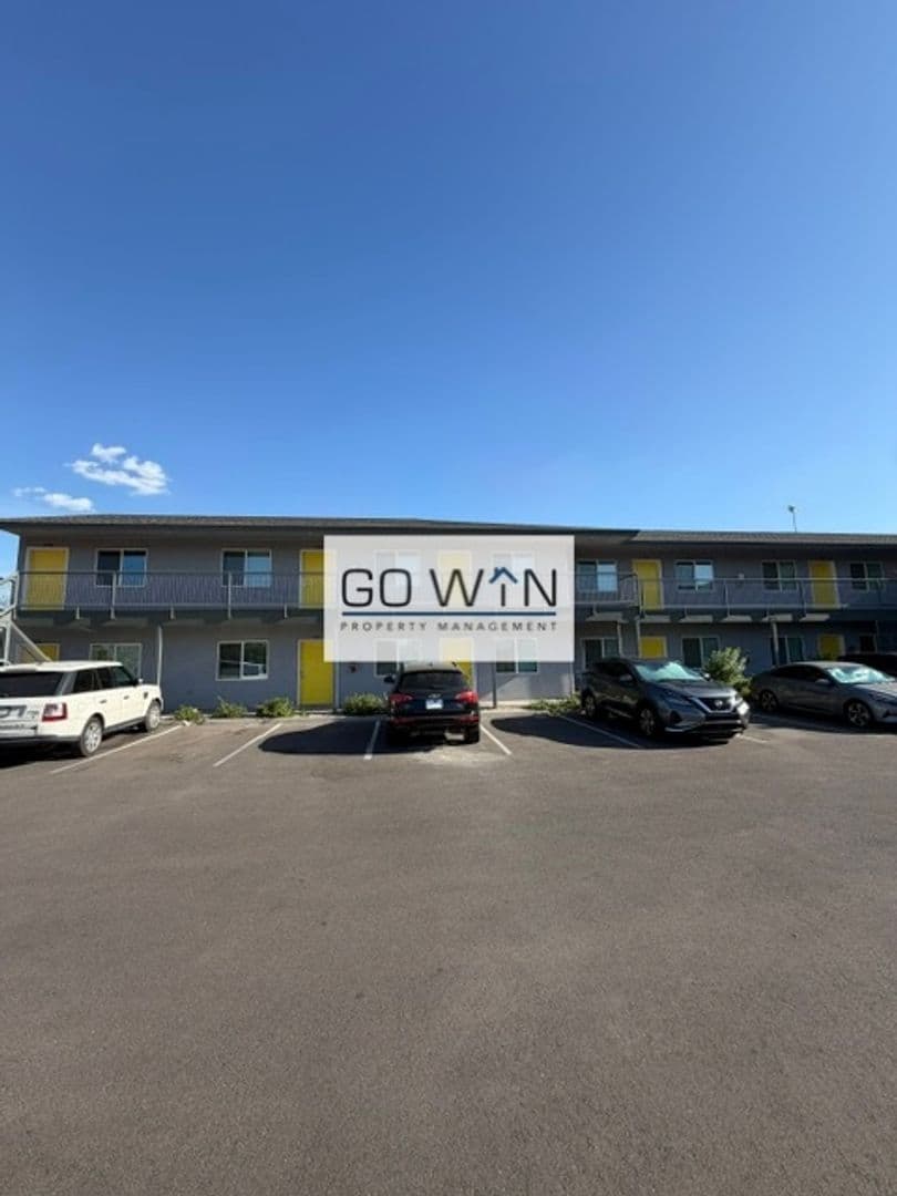 Phoenix Apartment: 23 E Illini St