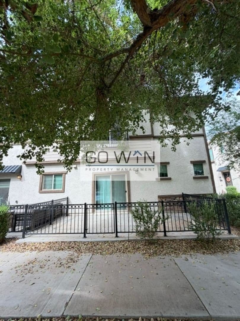 Gilbert Townhome: 2733 S Catherine Dr
