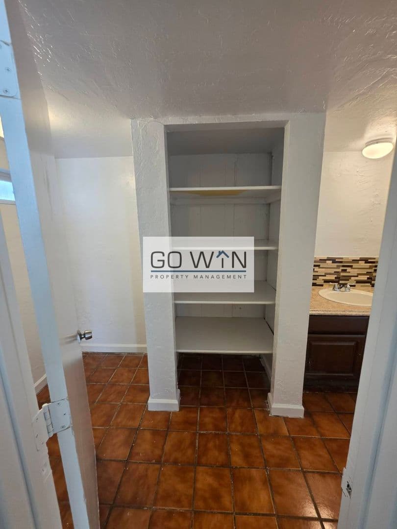 Phoenix Apartment: 2440 E Monroe St
