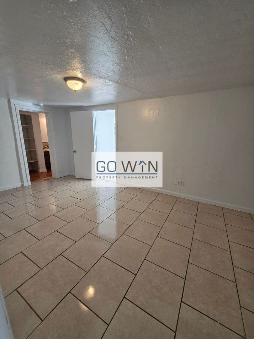 Phoenix Apartment: 2440 E Monroe St