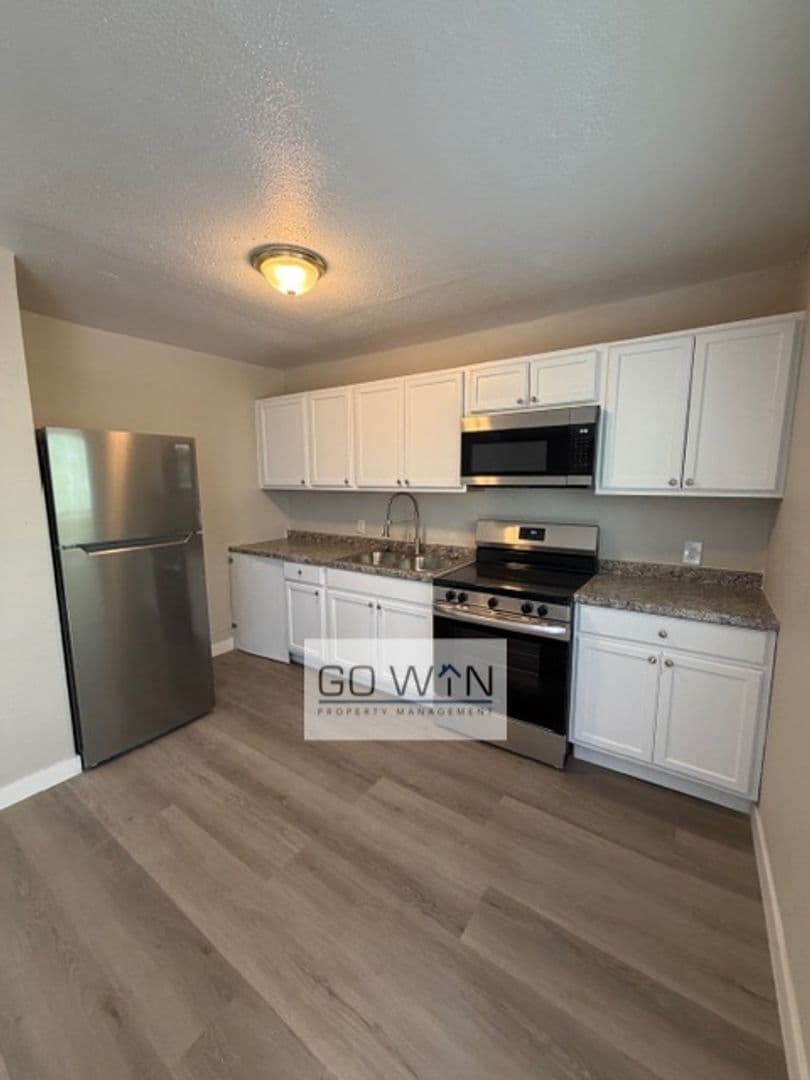 Phoenix Apartment: 1537 W Pierce St.