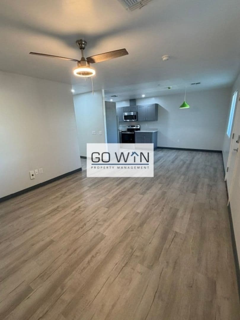 Phoenix Apartment: 23 E Illini St