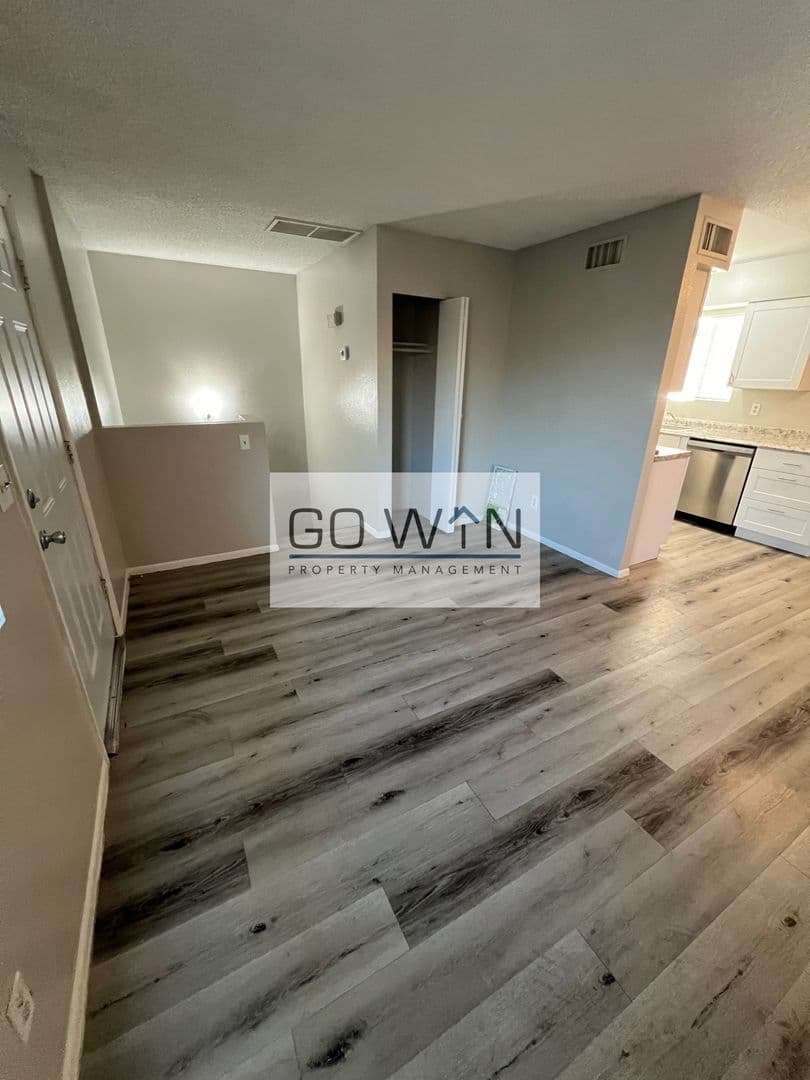 Mesa Apartment: 755 West 1st Avenue