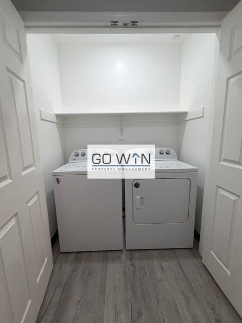 Phoenix Apartment: 23 E Illini St
