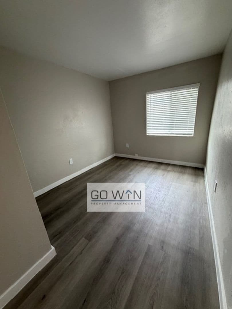 Phoenix Apartment: 1537 W Pierce St.