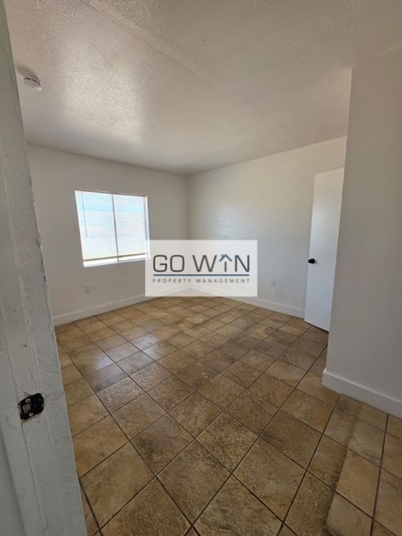 Phoenix Apartment: 1537 W Pierce St.