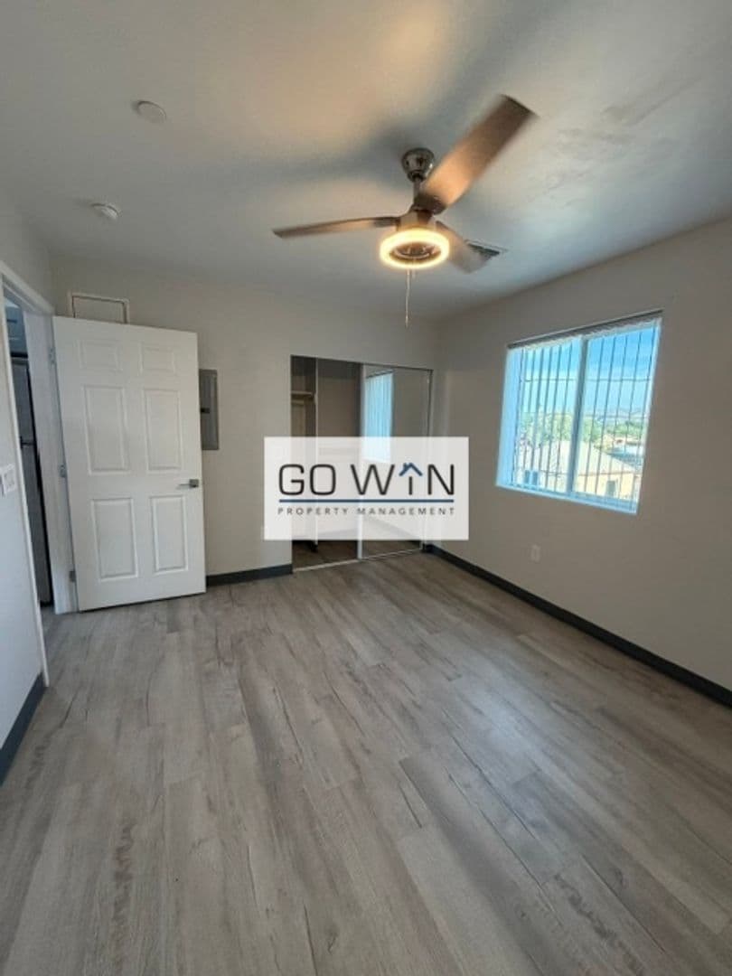 Phoenix Apartment: 23 E Illini St