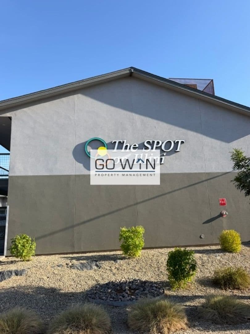 Phoenix Apartment: 23 E Illini St