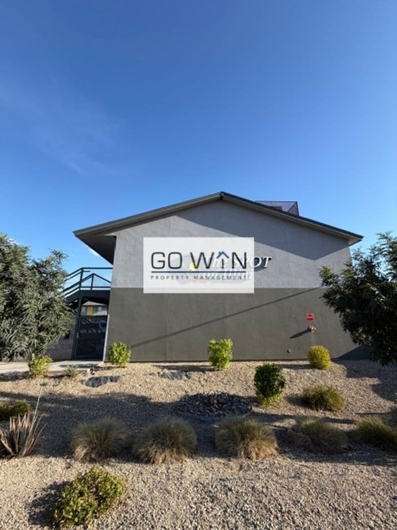 Phoenix Apartment: 23 E Illini St