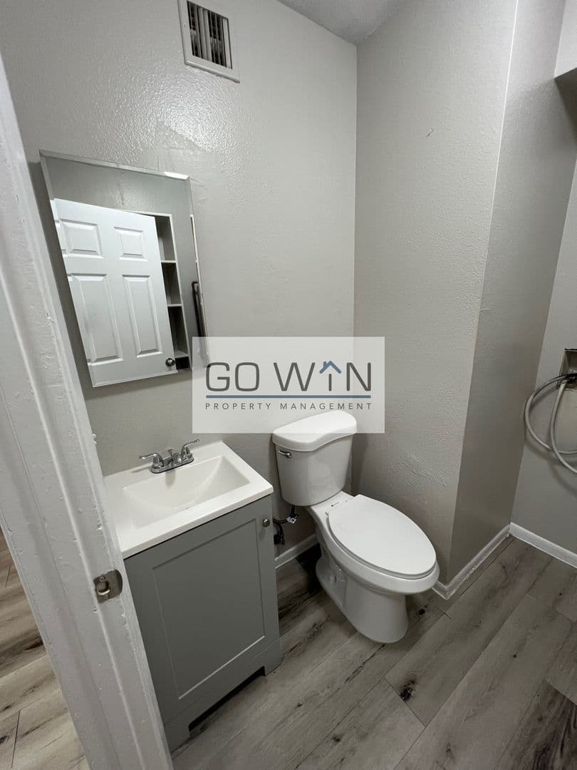 Mesa Apartment: 755 West 1st Avenue