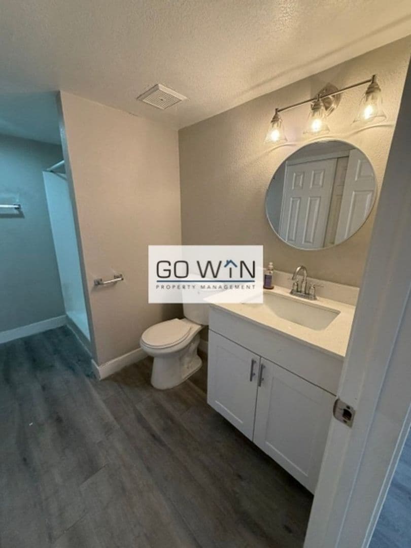 Phoenix Apartment: 8639 N 7th St