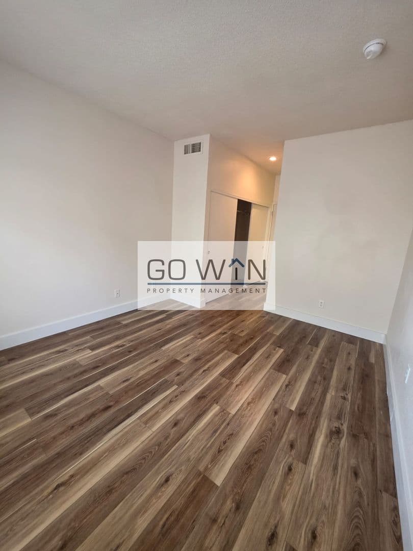 Tempe Townhome: 2035 S Elm St