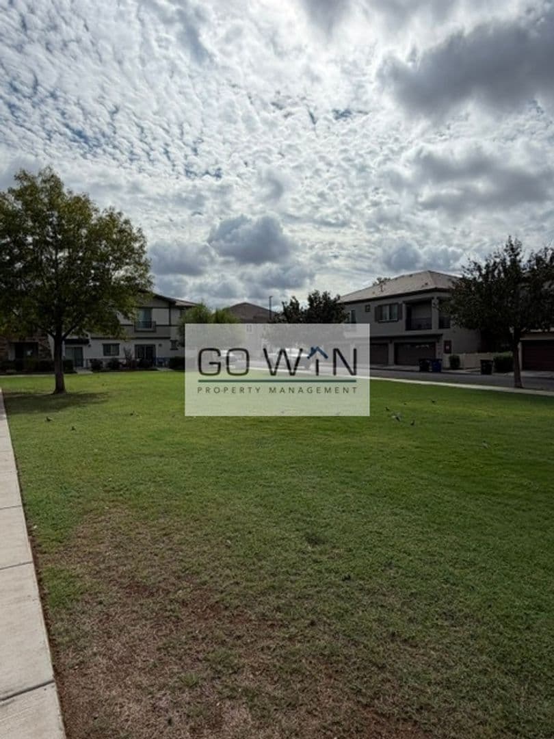 Gilbert Townhome: 2733 S Catherine Dr