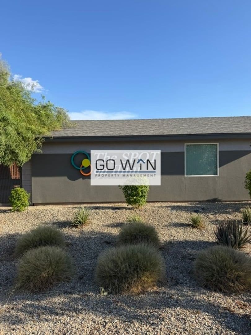 Phoenix Apartment: 23 E Illini St
