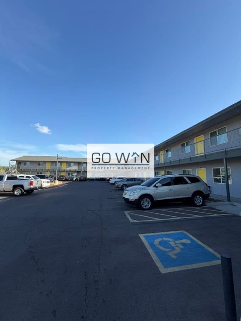 Phoenix Apartment: 23 E Illini St