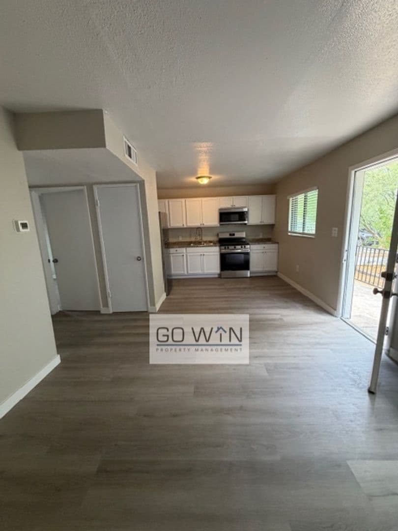 Phoenix Apartment: 1537 W Pierce St.