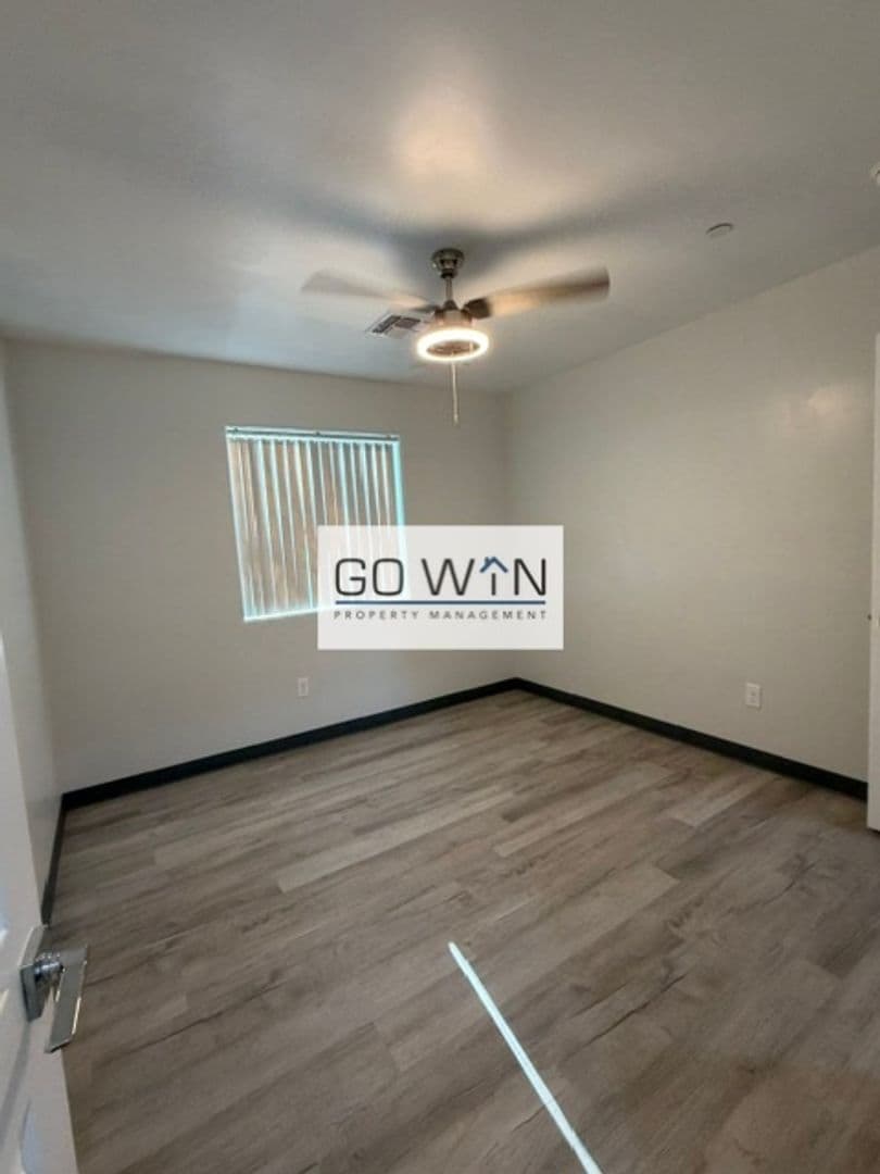 Phoenix Apartment: 23 E Illini St