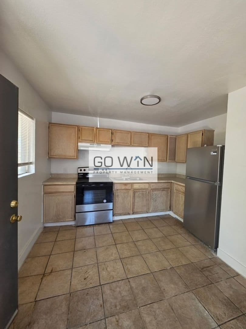 Phoenix Apartment: 1537 W Pierce St.