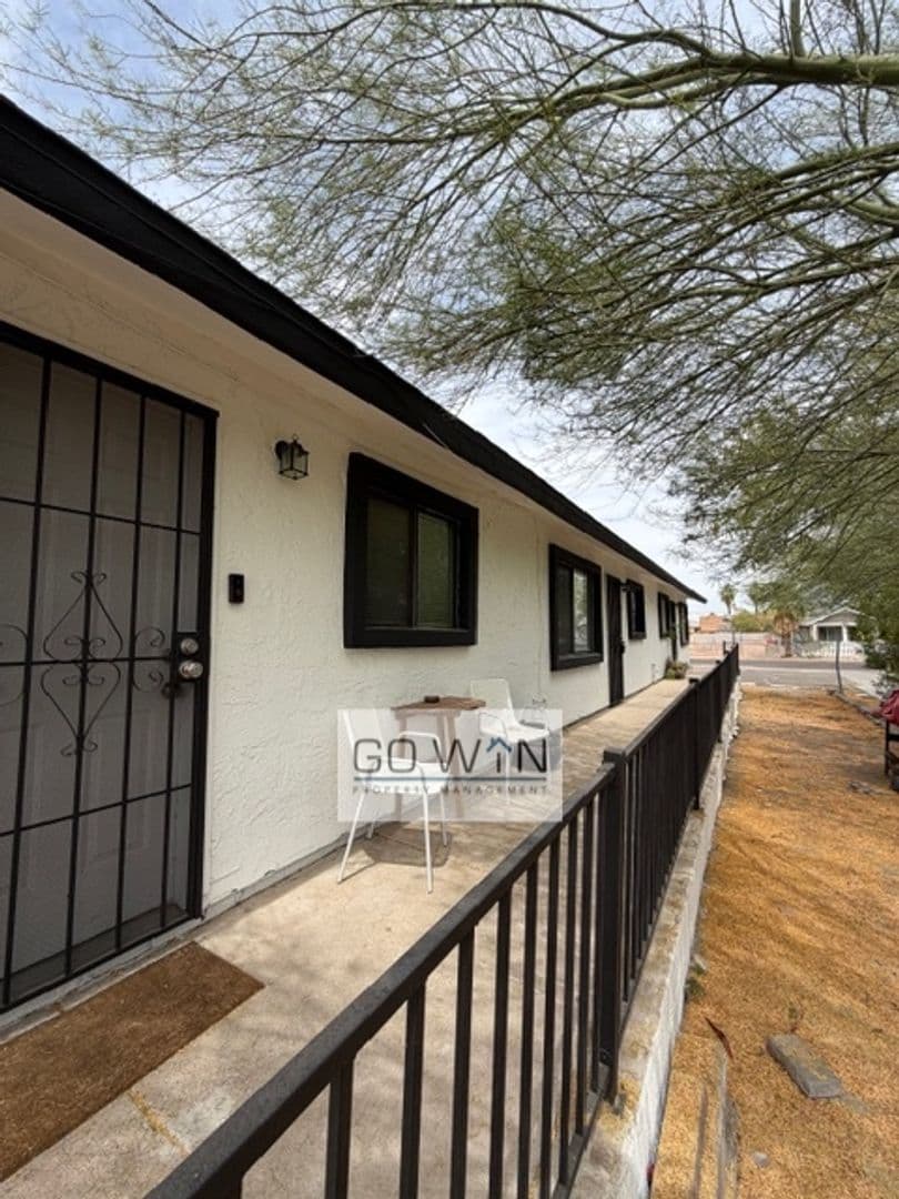 Phoenix Apartment: 1537 W Pierce St.