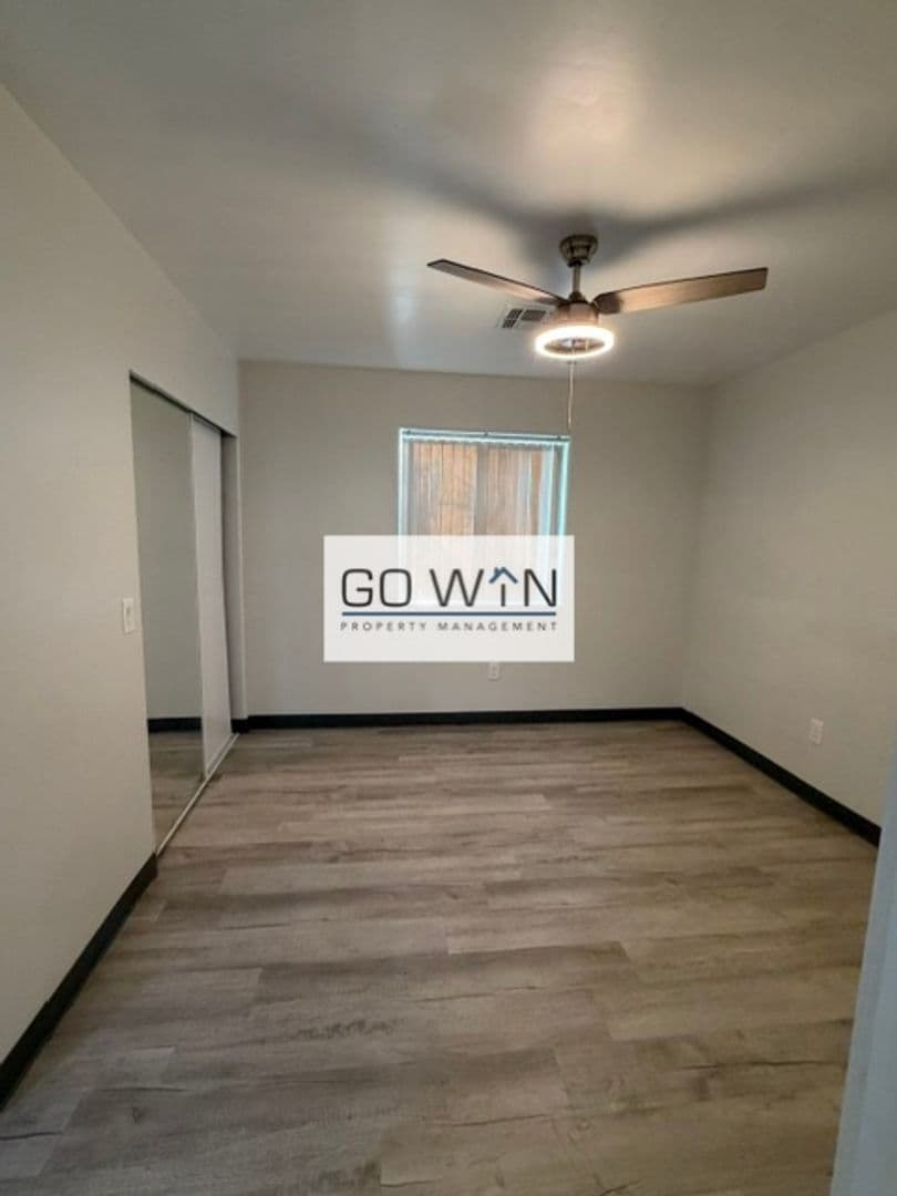 Phoenix Apartment: 23 E Illini St